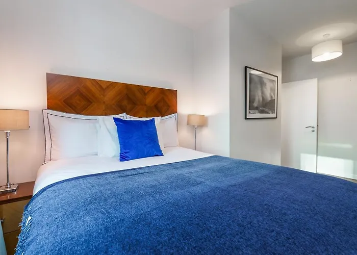 Two Bed In Apartment