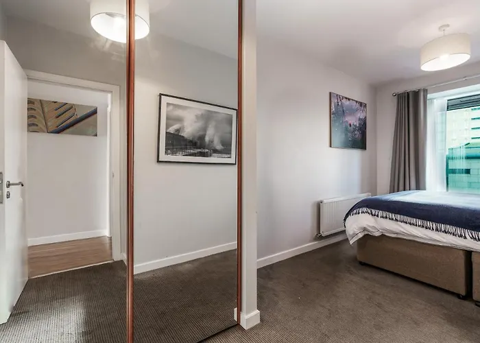 Two Bed In Apartment *